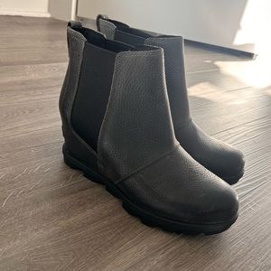 Sorel Joan of Arctic Wedge II Chelsea boots, Sz 10